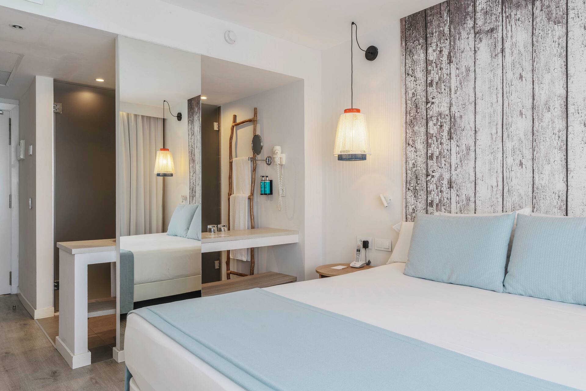 <p>Superior-huone</p>