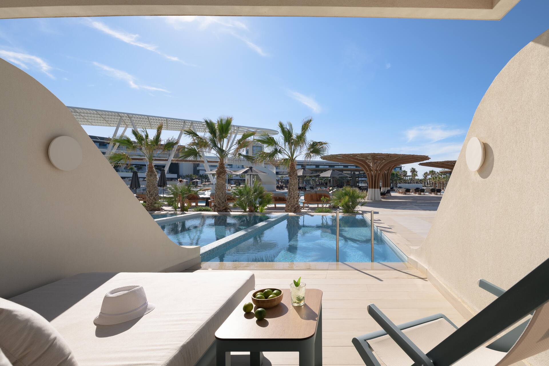 <p>Superior Exclusive -huone, terassi ja oma uima-allas</p>