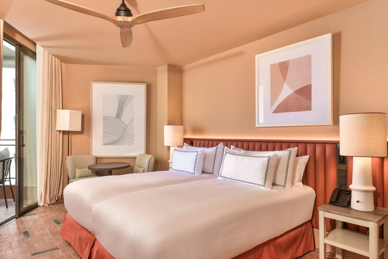 <p>Kahden hengen huone, sivuttainen merinäköala</p>