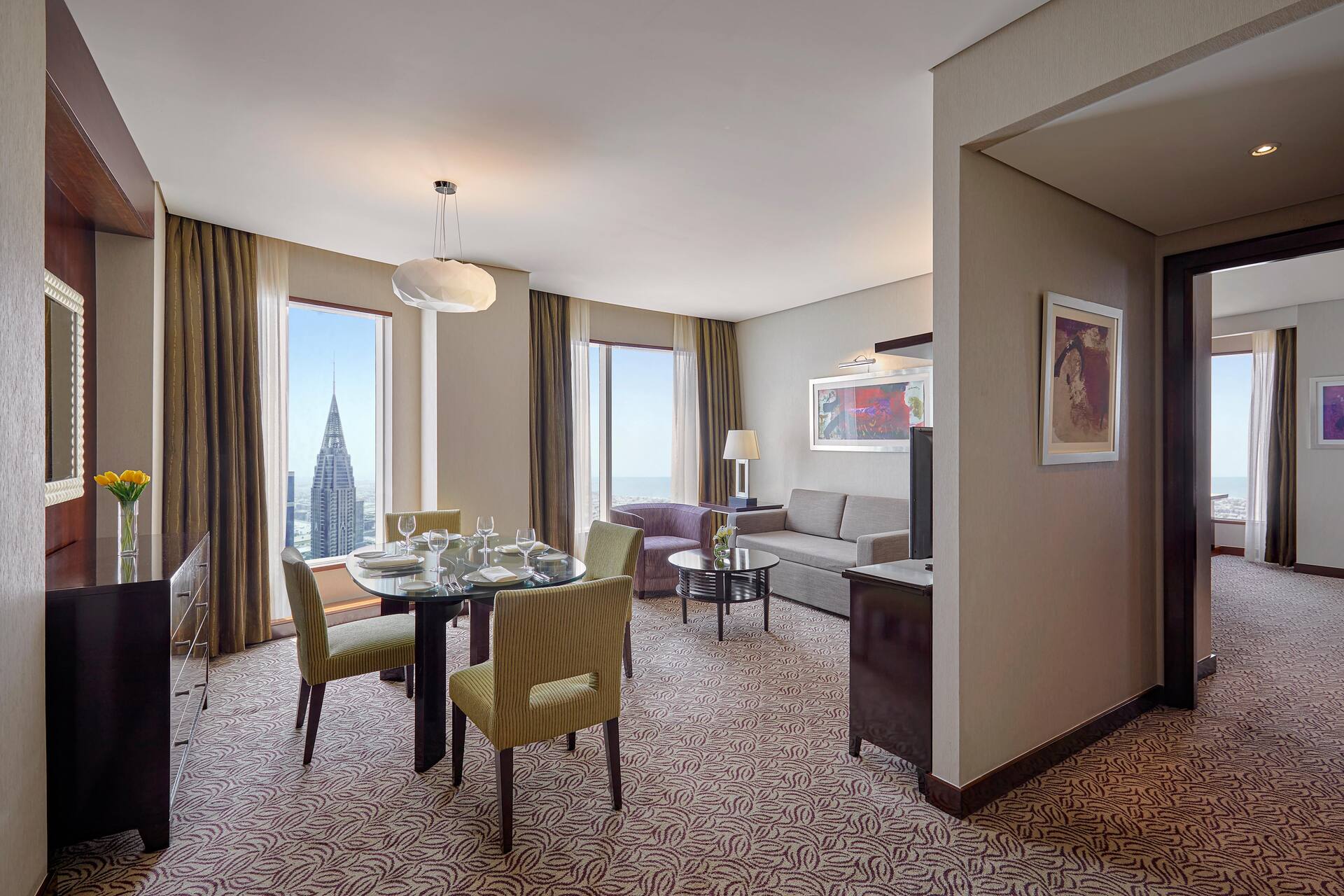 <p>Tilava perhehuone</p>