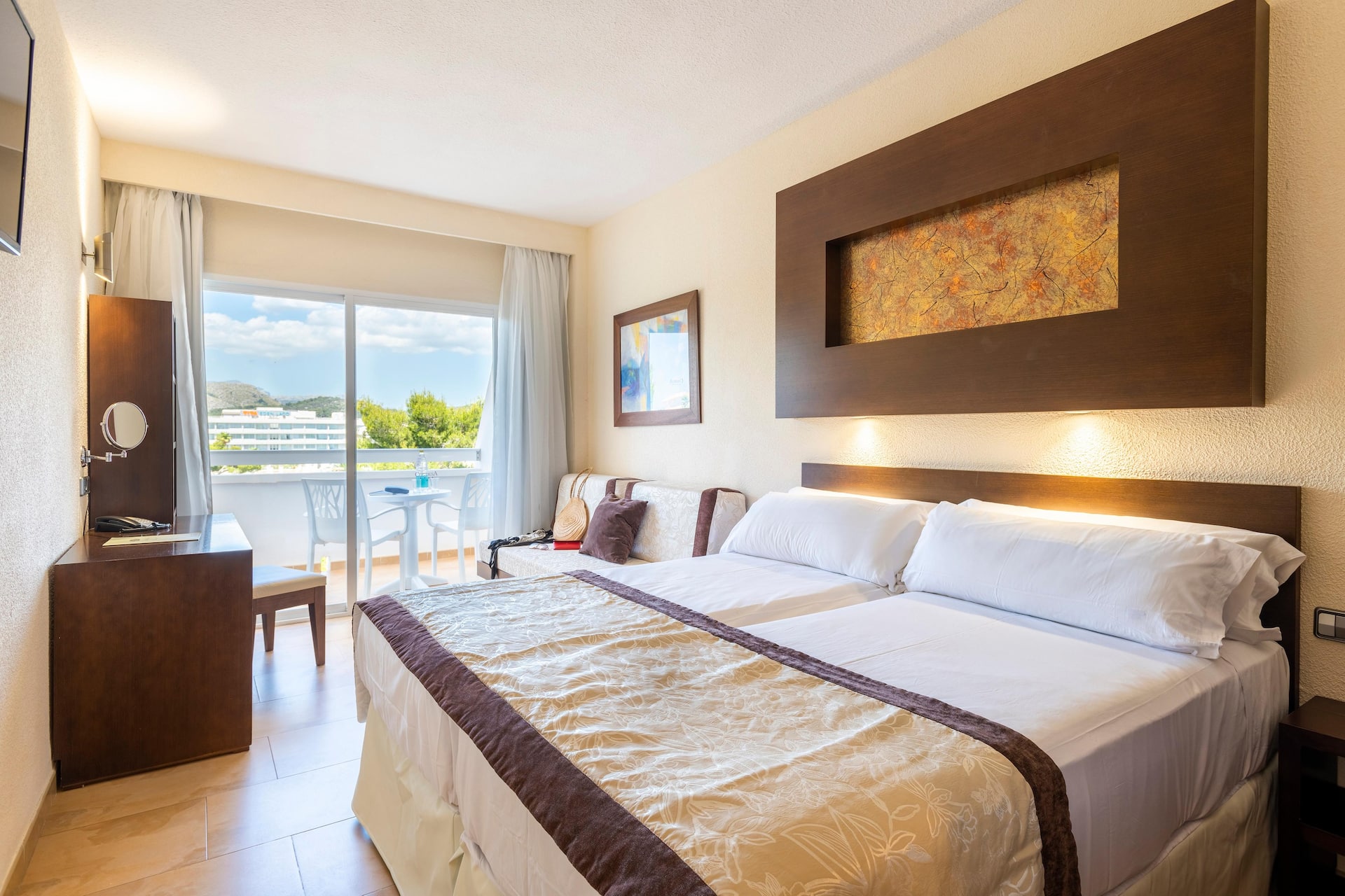 <p>kahden hengen huone</p>