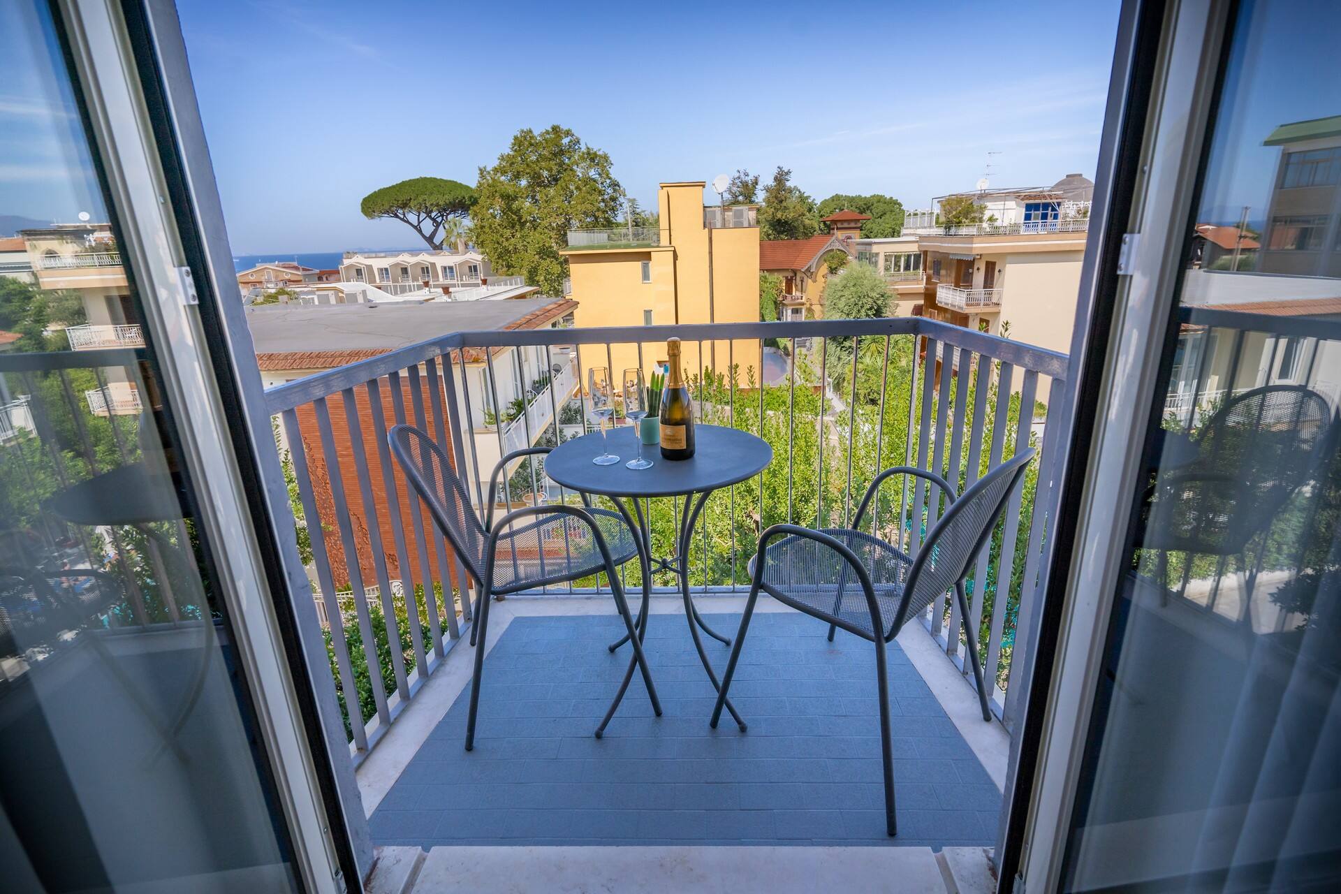 <p>Superior-huone, parveke</p>