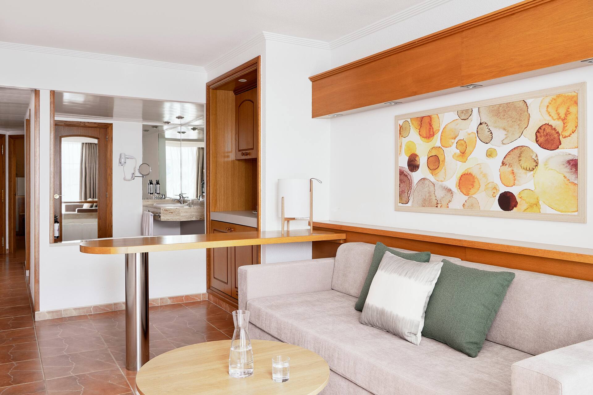 <p>Sviitti, parveke ja merinäköala</p>