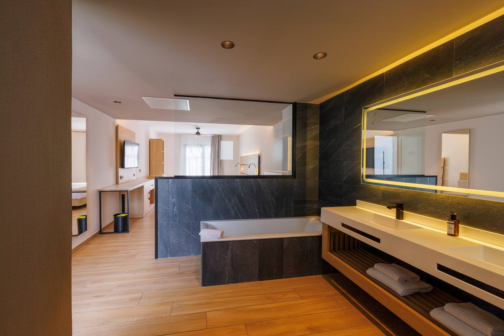 <p>Juniorsviitti</p>