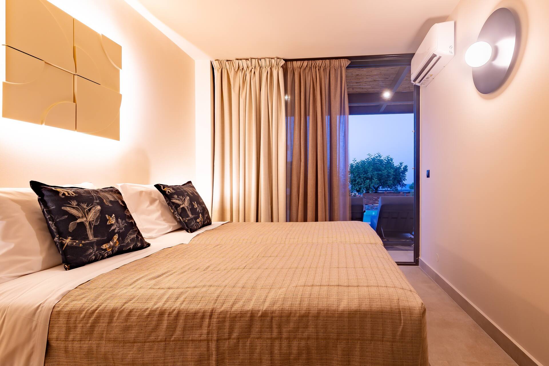 <p>Luxury Villa, kaksi makuuhuonetta, oma uima-allas</p>