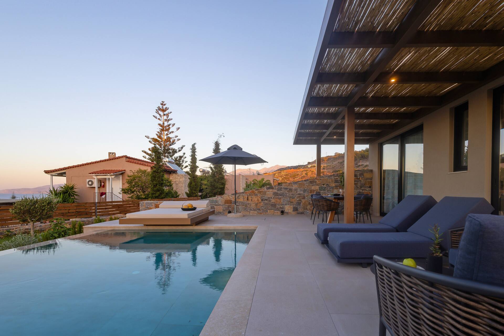 <p>Luxury Villa, kaksi makuuhuonetta, oma uima-allas</p>