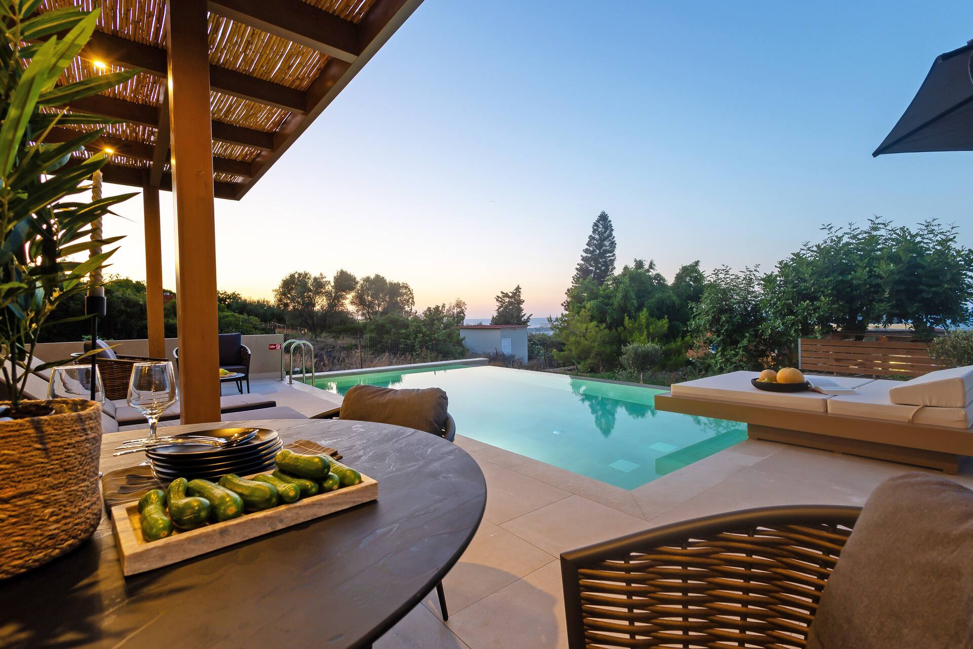 <p>Luxury Villa, kaksi makuuhuonetta, oma uima-allas</p>