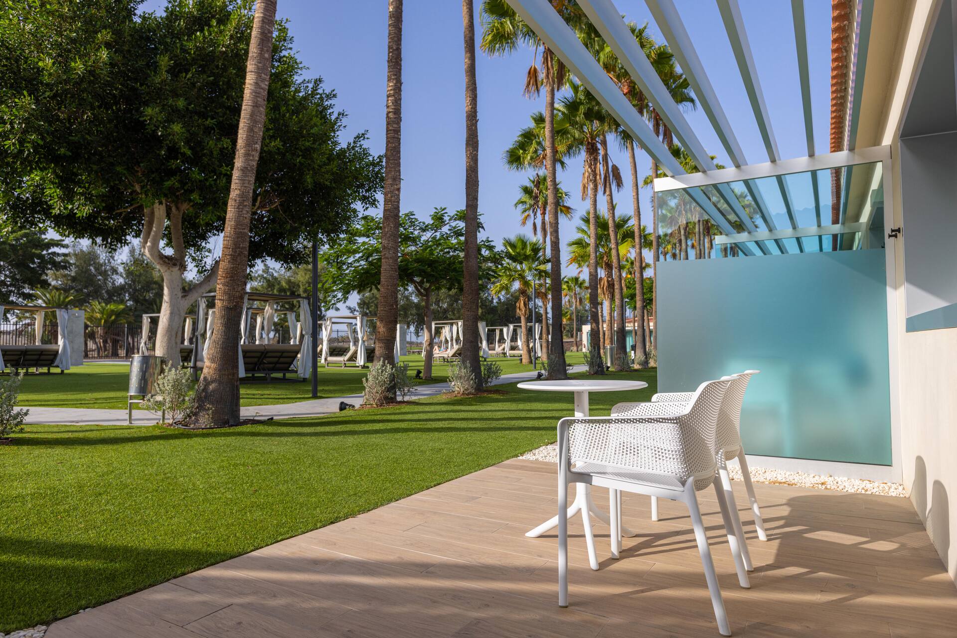 <p>Adults Only -juniorsviitti</p>