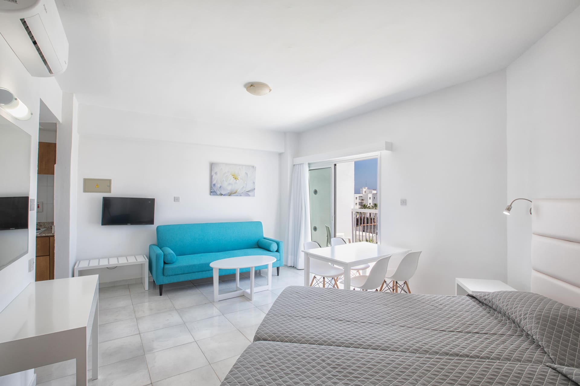 <p>Yksiö päärakennuksessa</p>