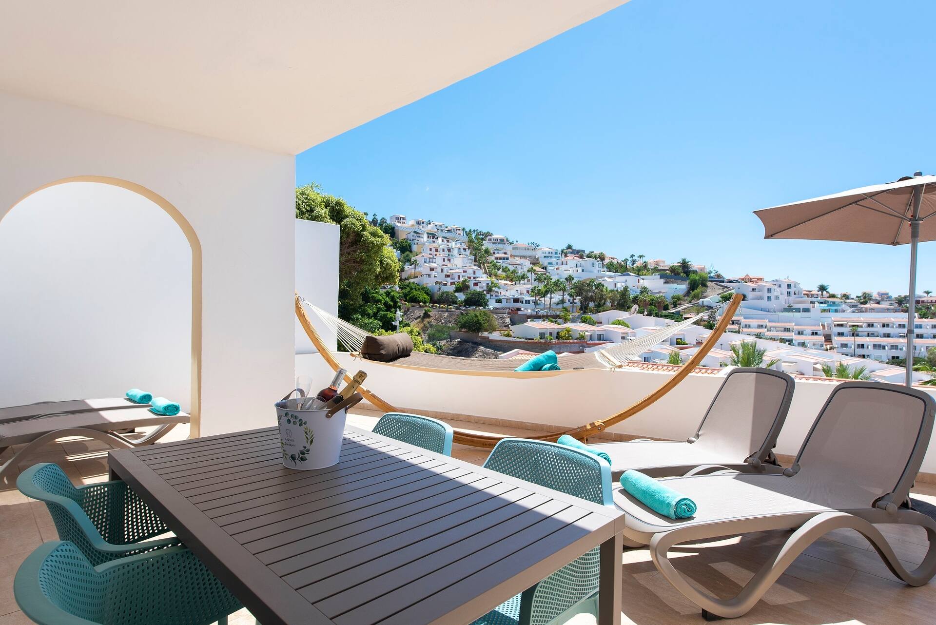 <p>Deluxe-kaksio, parveke tai terassi</p>