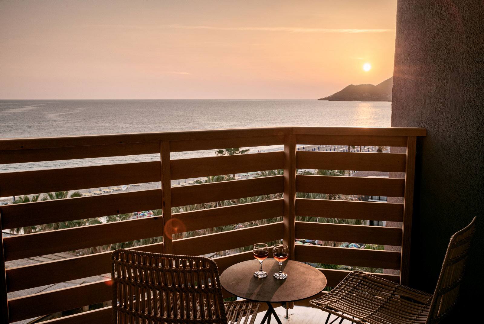 <p>Studio-huone, osittainen merinäköala</p>