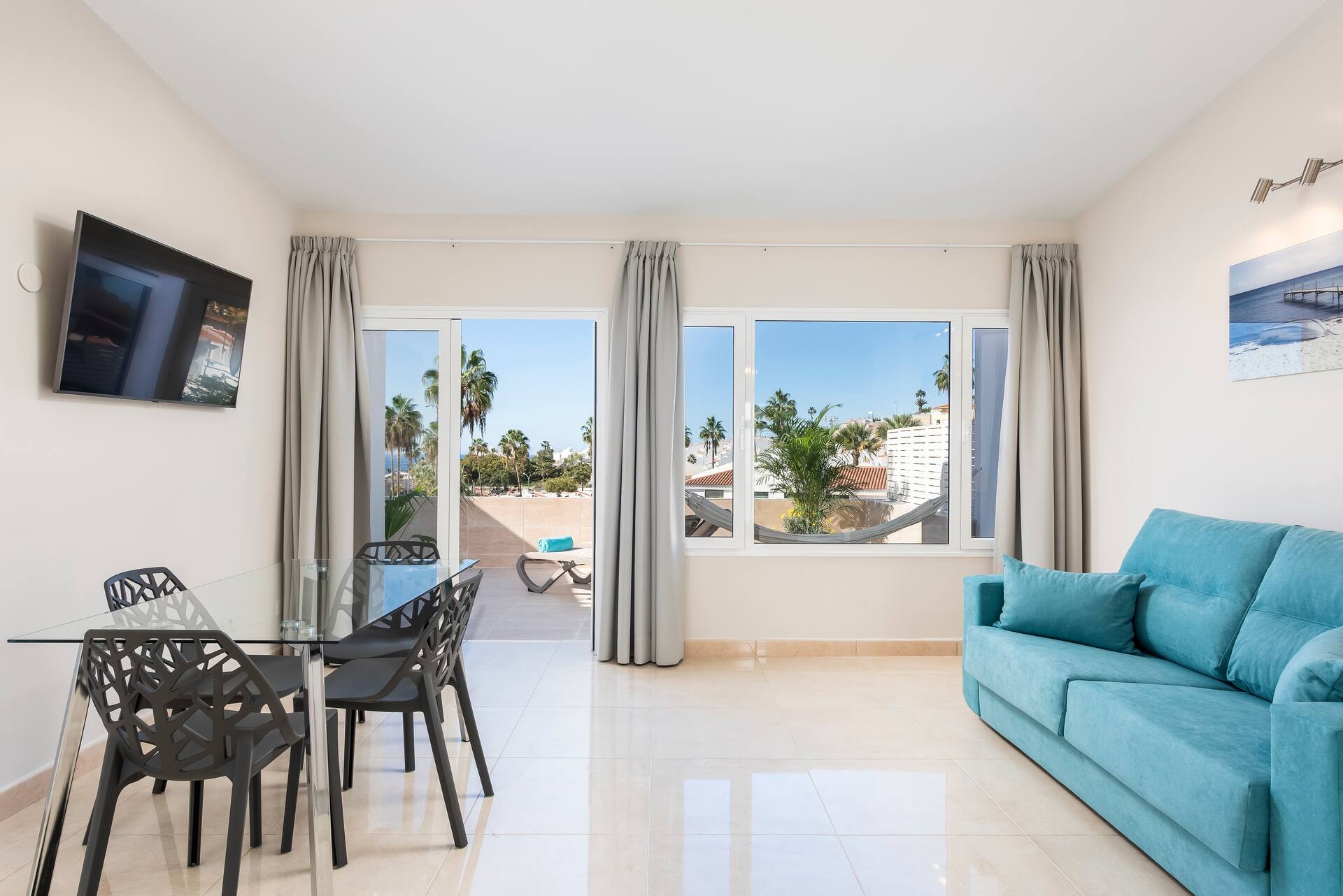 <p>Bungalow-kaksio, parveke tai terassi</p>