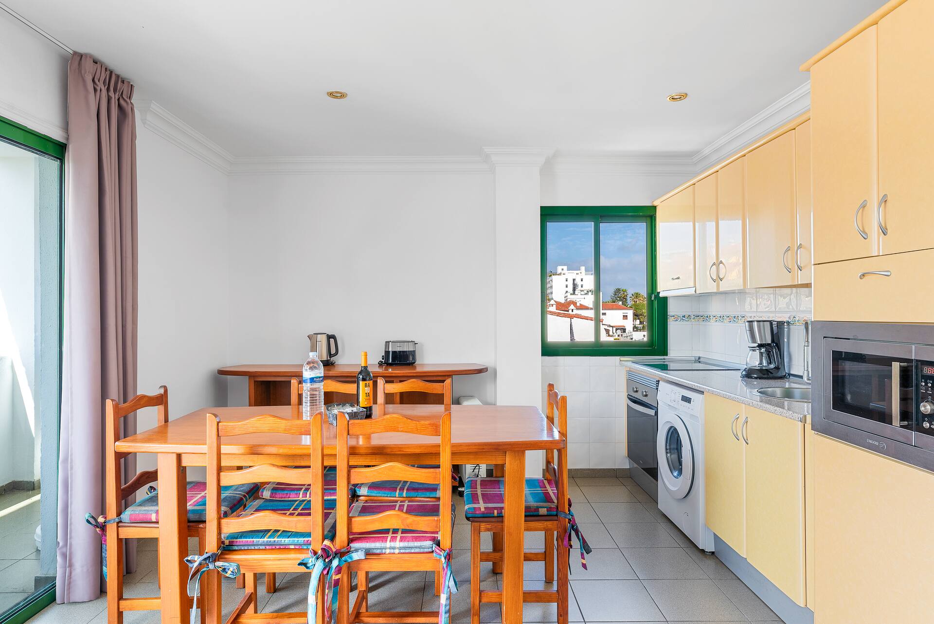 <p>huoneisto, kaksi makuuhuonetta</p>