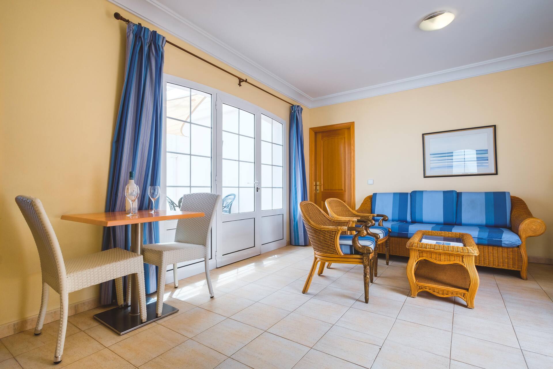 <p>kaksio, poreamme, terassi</p>