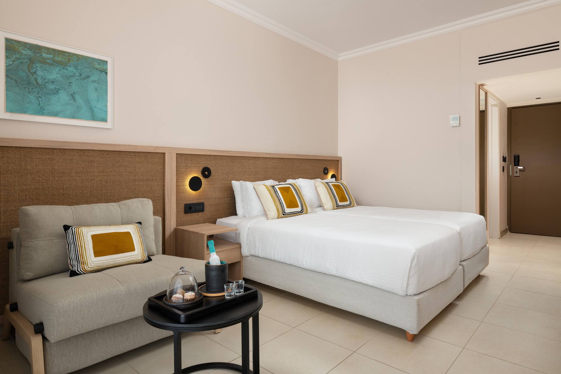 <p>Superior-huone, osittainen merinäköala</p>