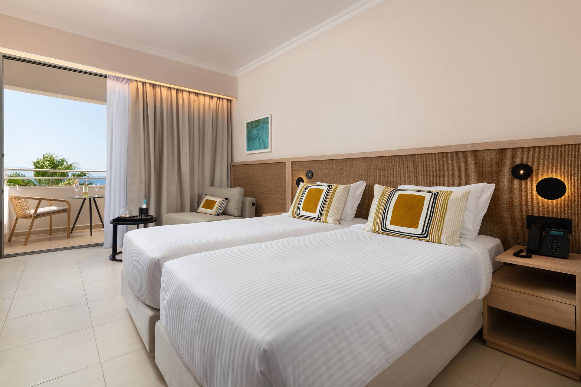 <p>Superior-huone, osittainen merinäköala</p>