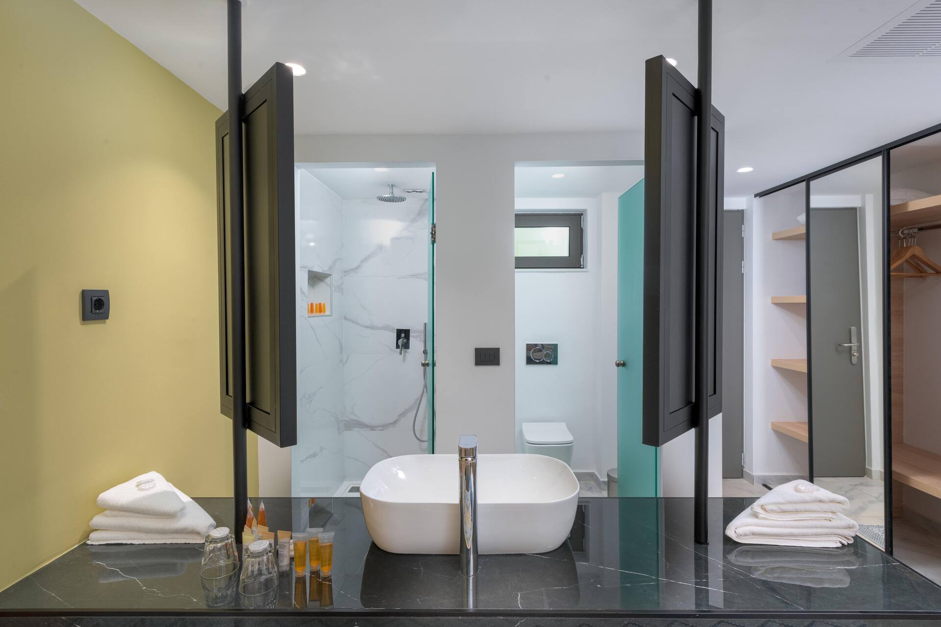 <p>Superior-perhehuone</p>