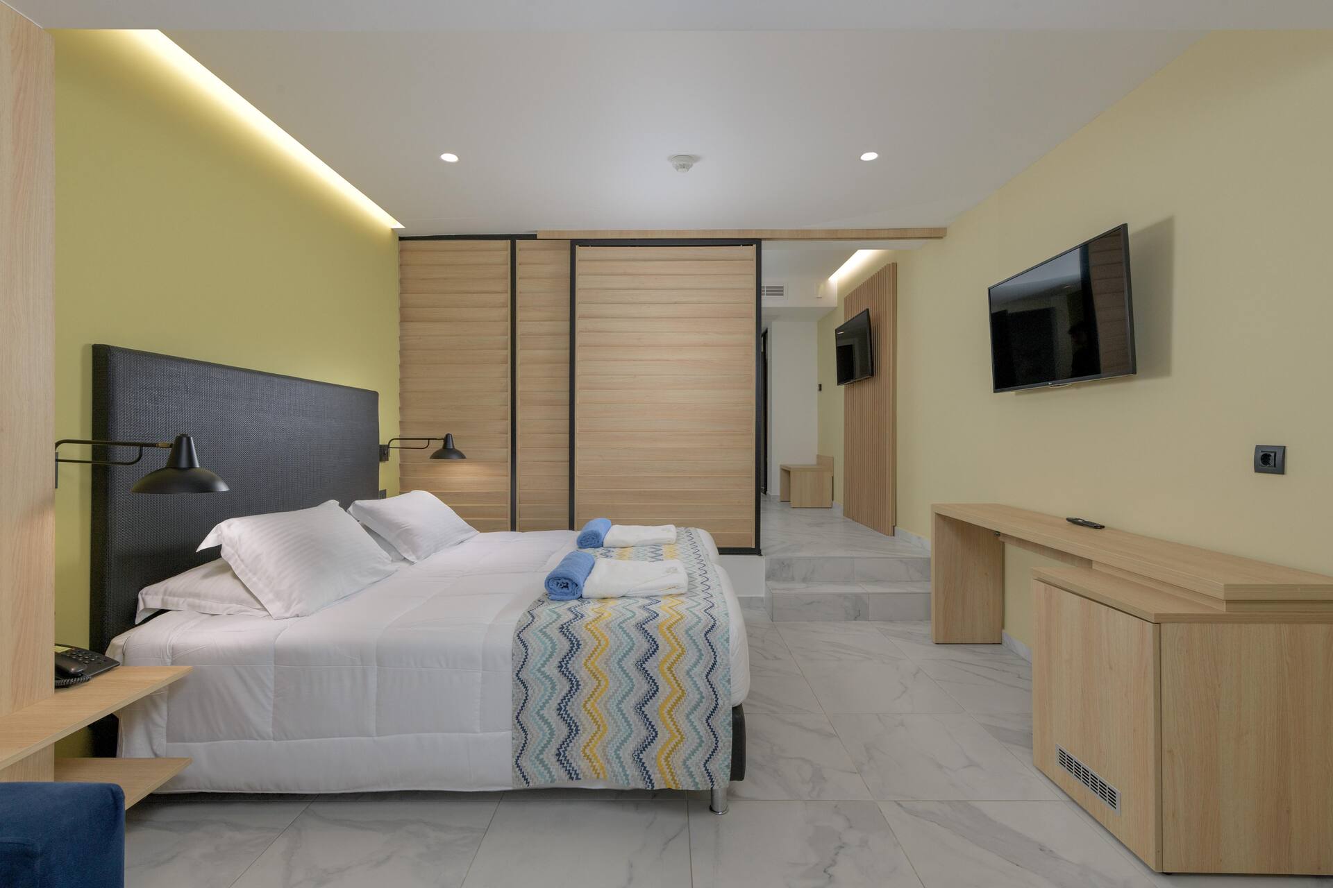 <p>Superior-perhehuone</p>