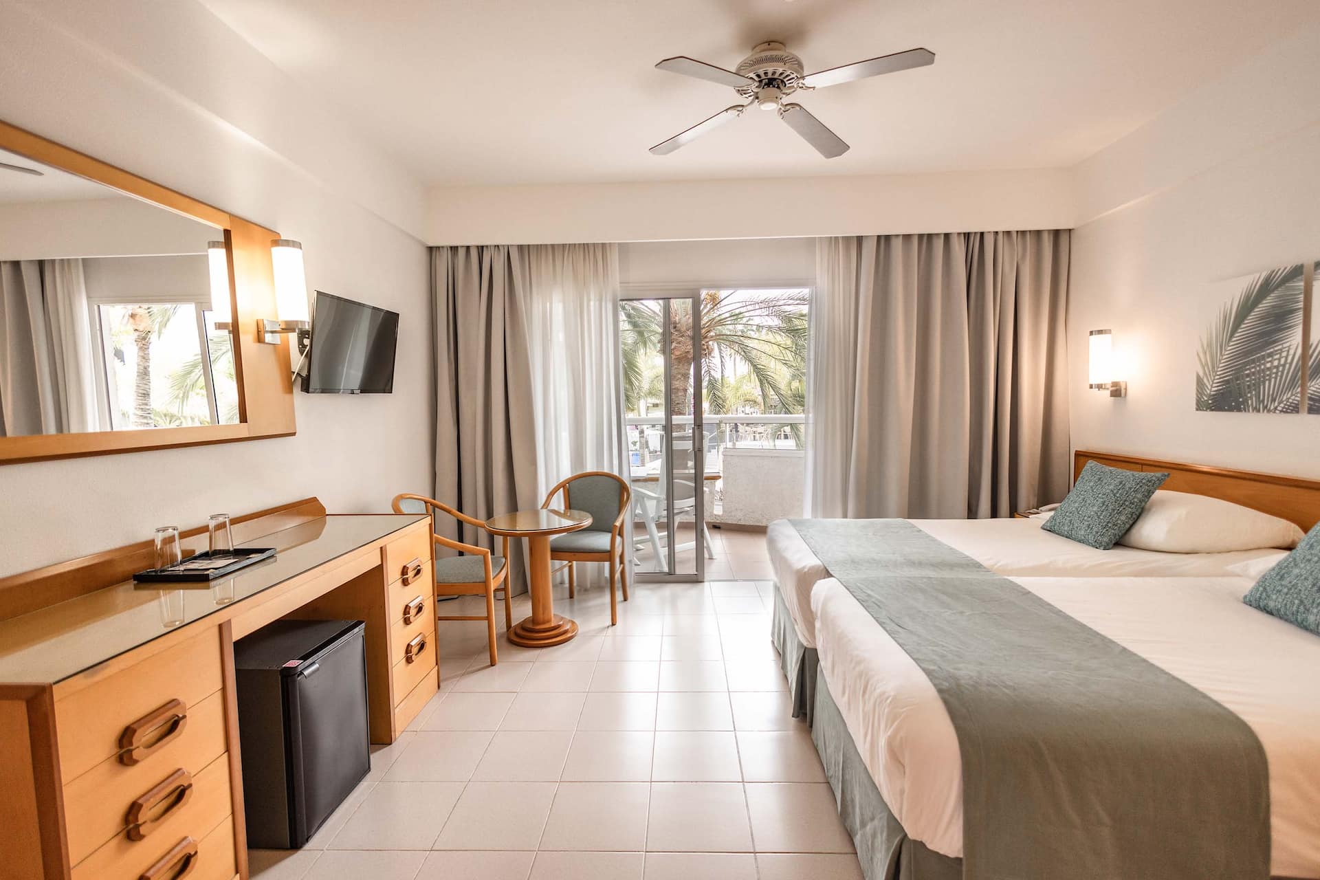 <p>Superior-huone</p>