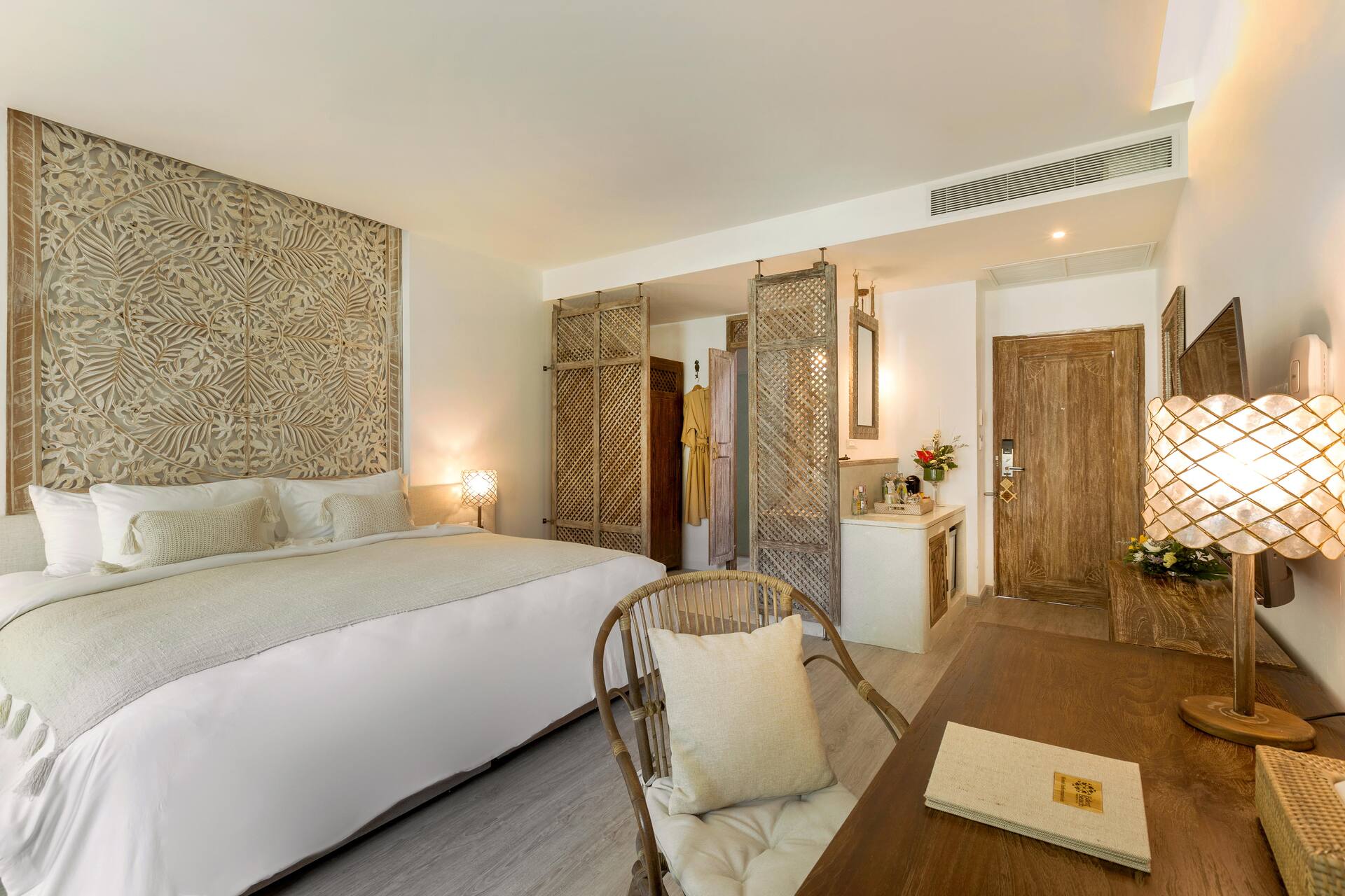 <p>Tropical Garden -huone, näkymä uima-altaalle</p>