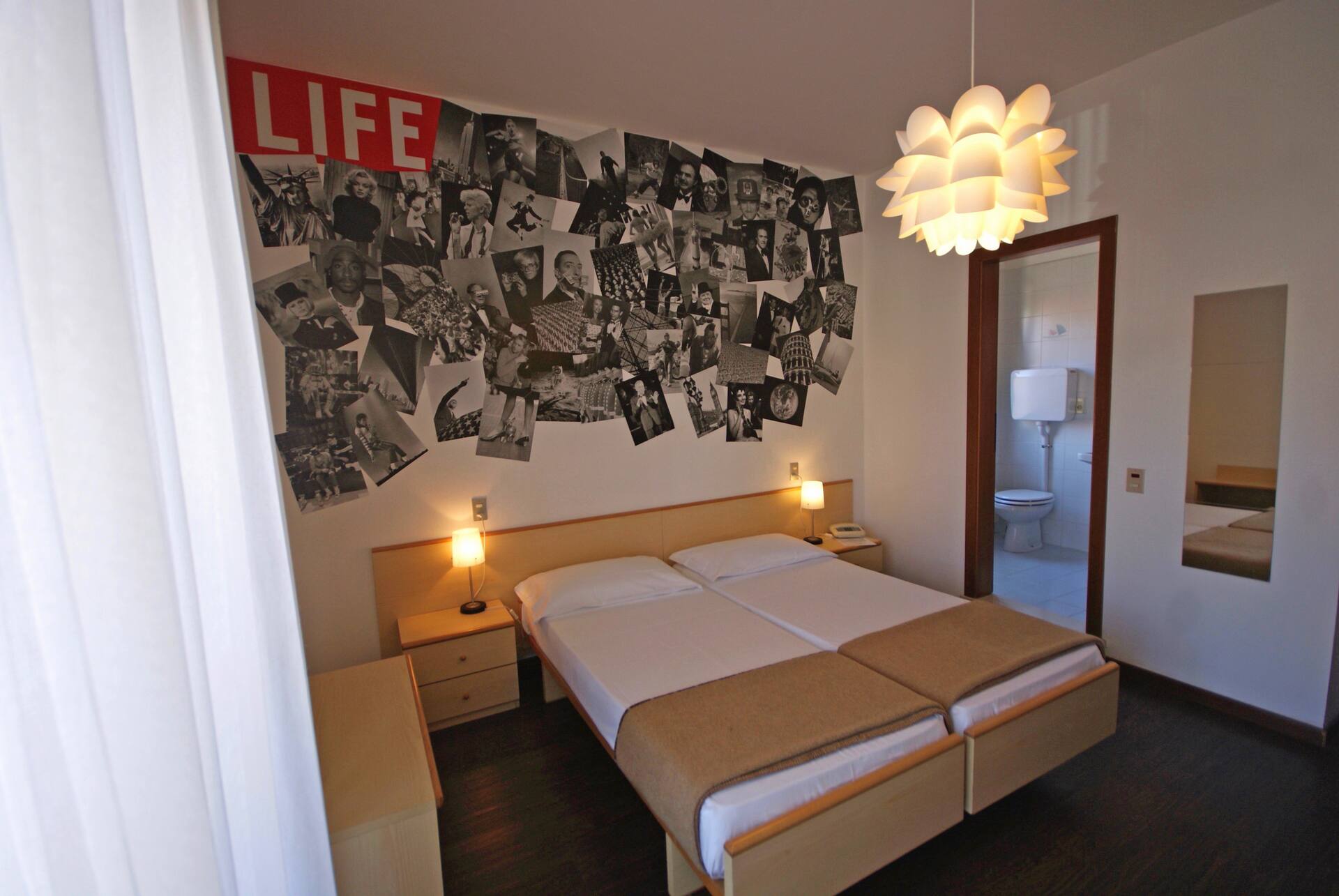 <p>Kahden hengen huone, ranskalainen parveke</p>