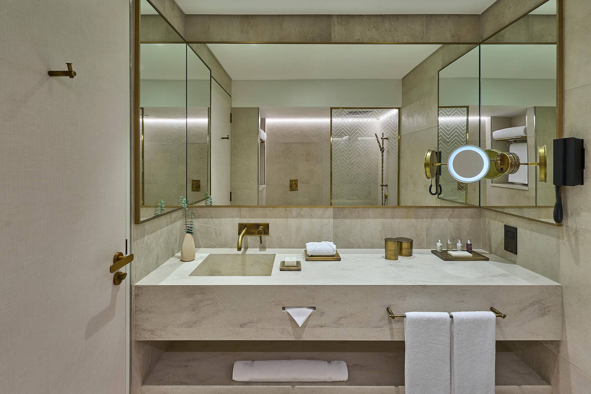 <p>Kahden hengen huone, näkymä puutarhaan</p>