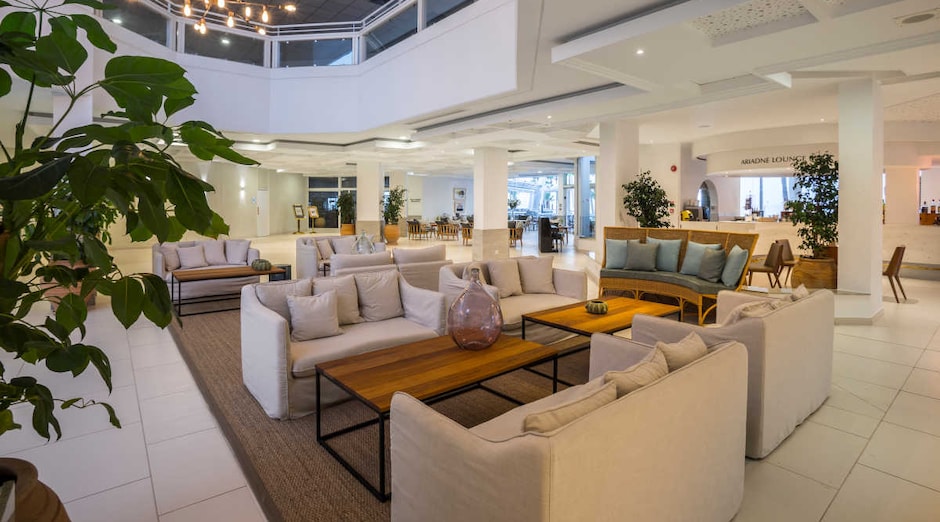 Leonardo Plaza Cypria Maris Beach Hotel & Spa 10