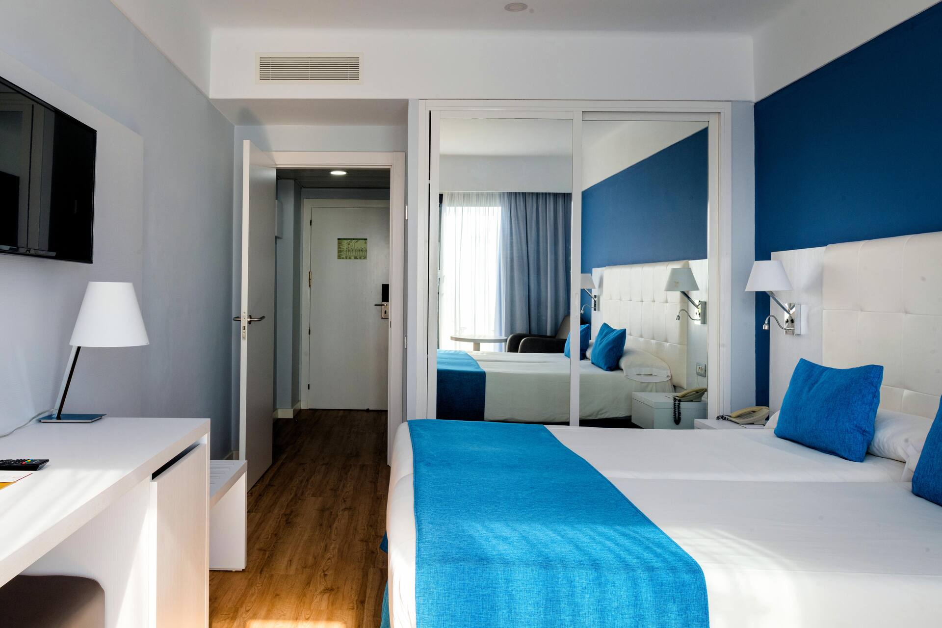 <p>Kahden hengen huone, merinäköala</p>