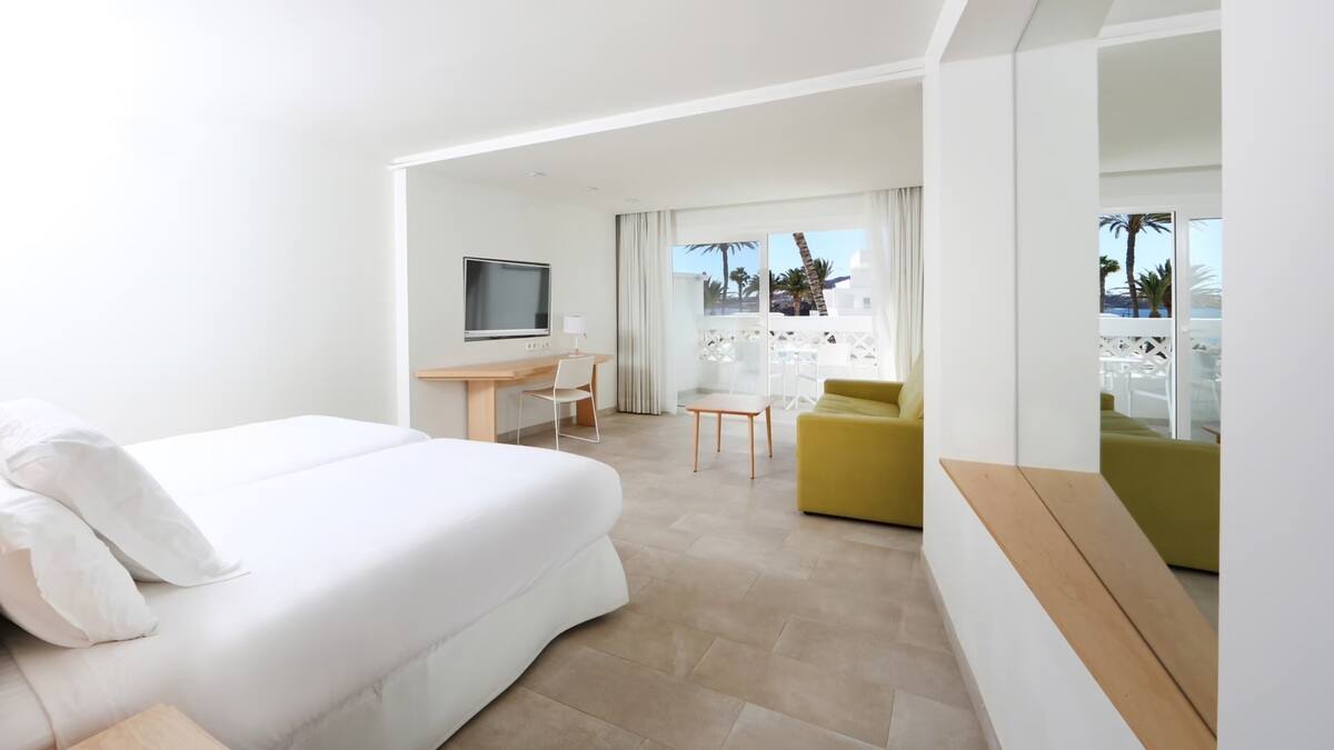 <p>Prestige-juniorsviitti, sivuttainen merinäköala</p>