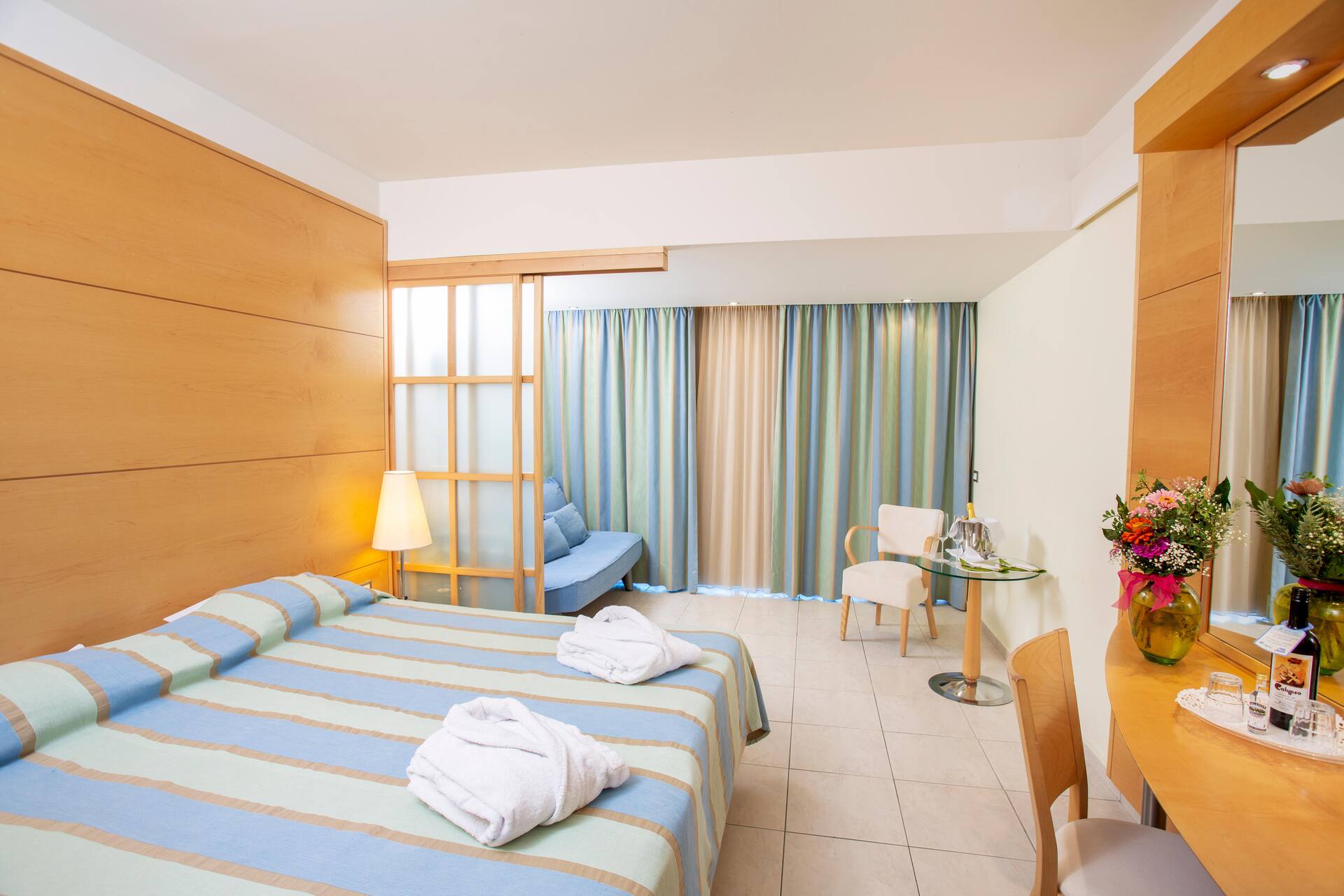 <p>Kahden hengen huone, merinäköala</p>