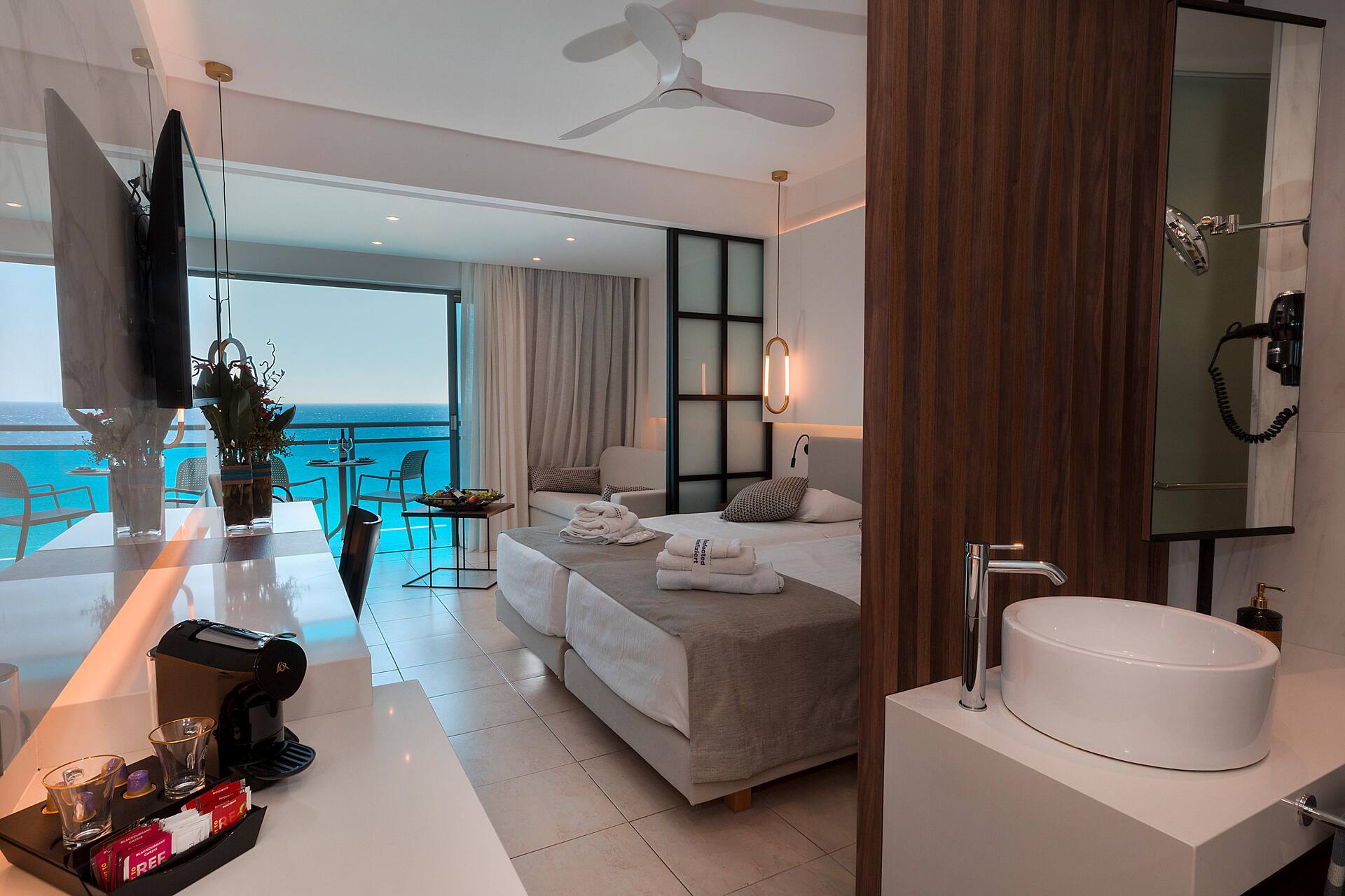 <p>Deluxe-huone, merinäköala</p>