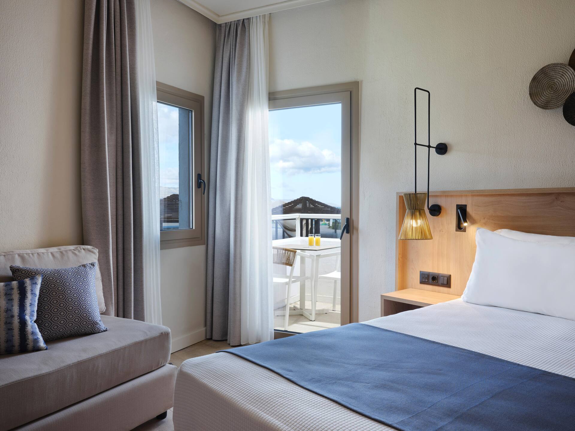 <p>kahden hengen huone kolmelle tai neljälle</p>