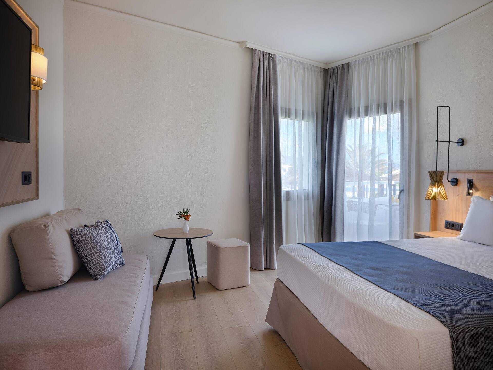 <p>kahden hengen huone kolmelle tai neljälle</p>