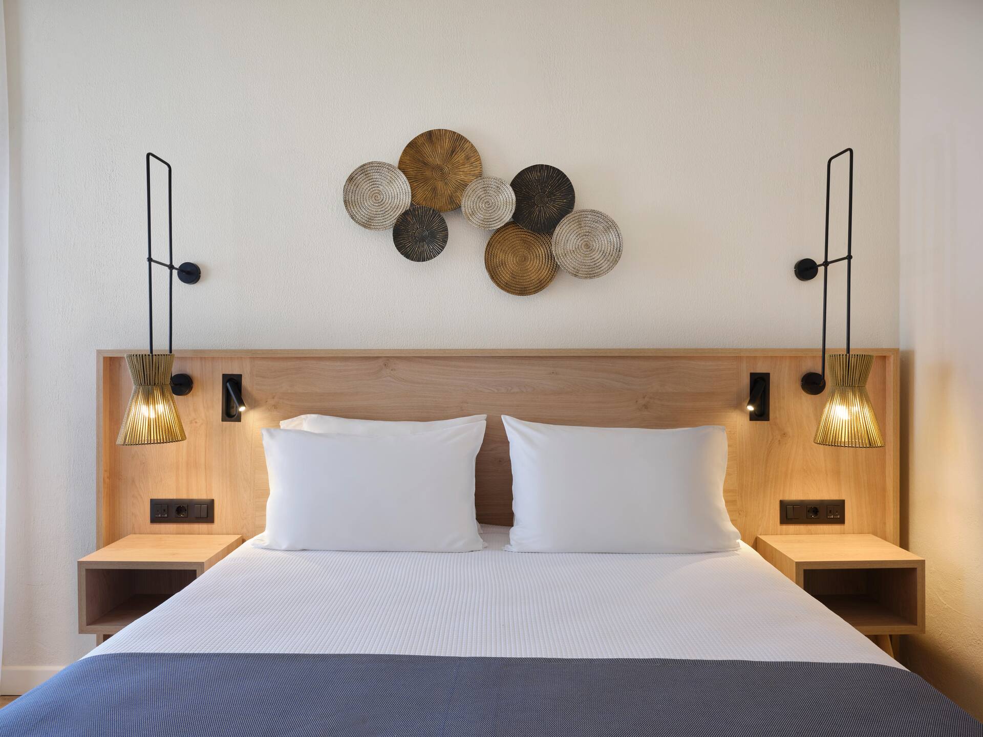 <p>kahden hengen huone</p>