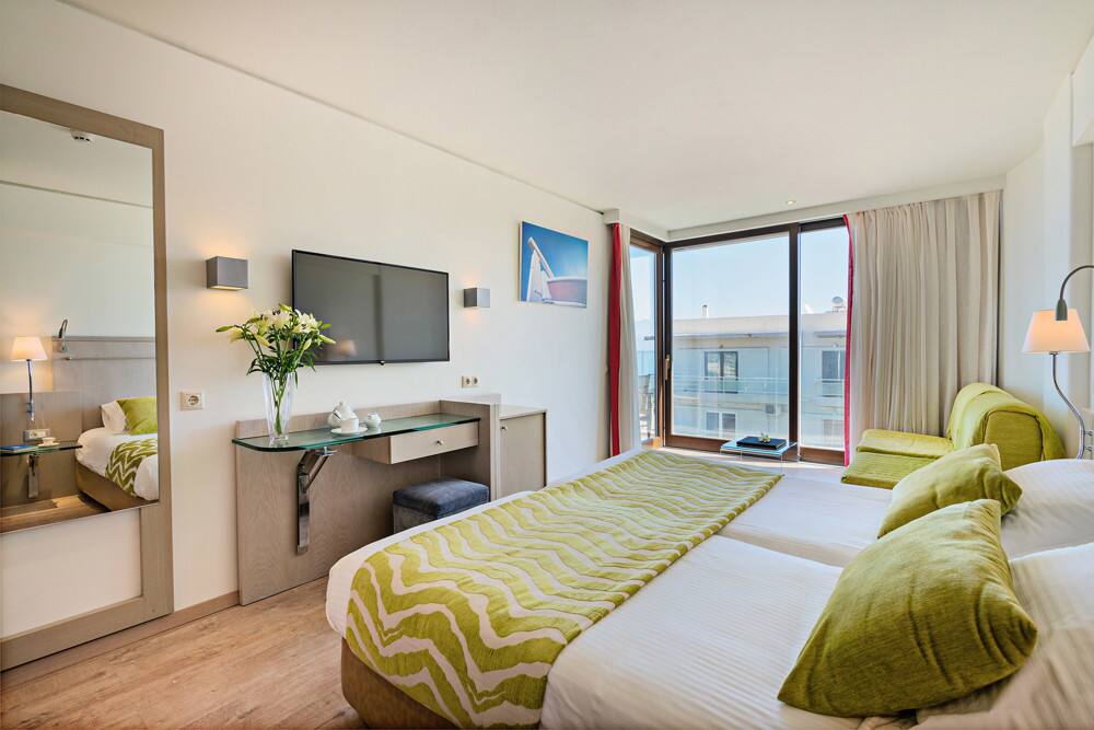 <p>juniorsviitti, osittainen merinäköala</p>