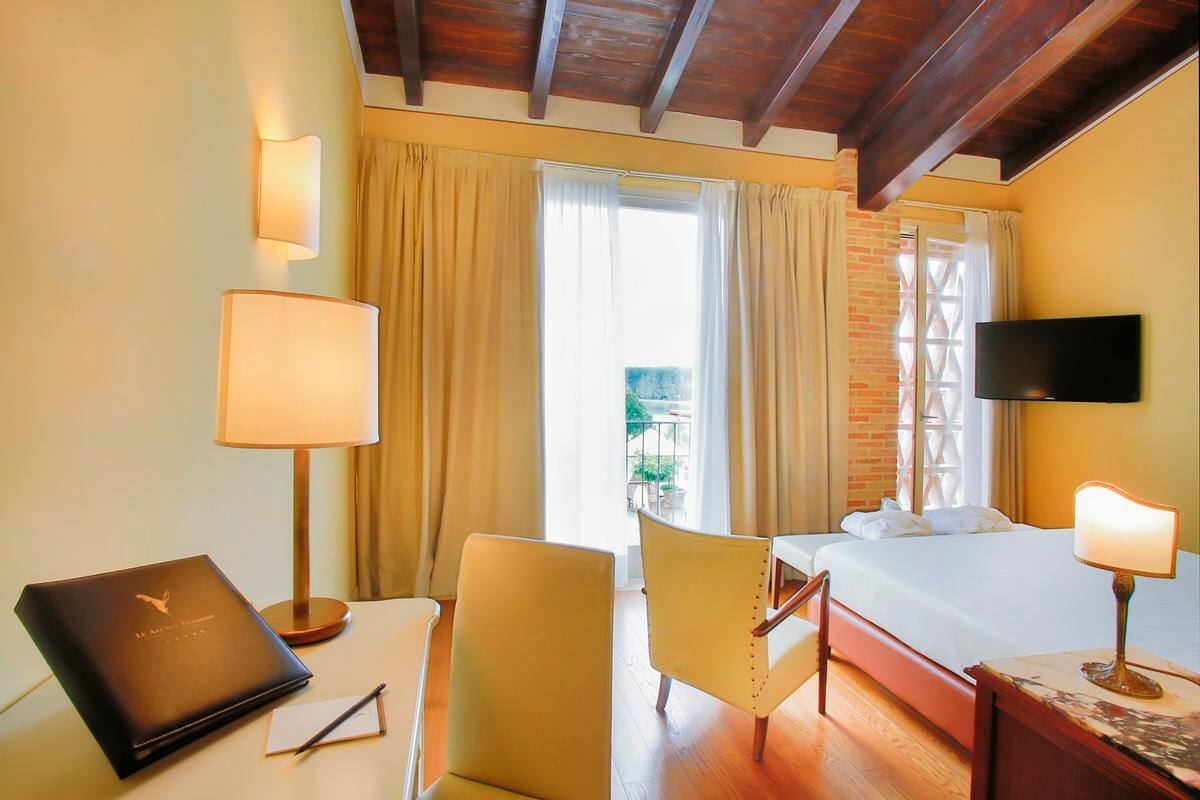 <p>Superior-huone</p>