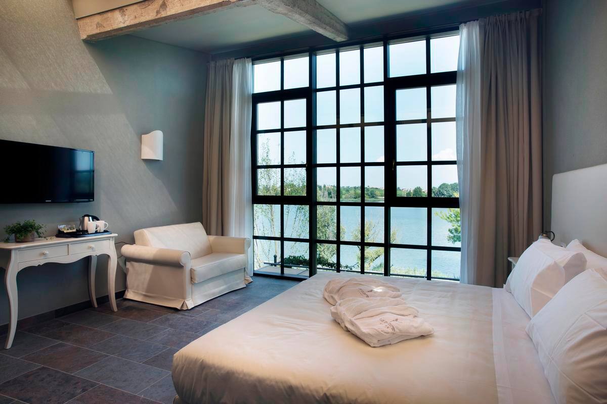 <p>Superior-huone</p>