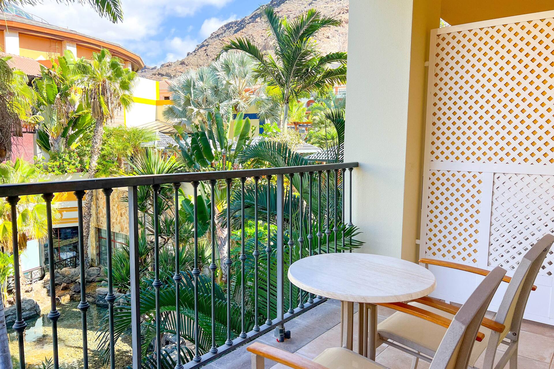 <p>Kahden hengen huone</p>