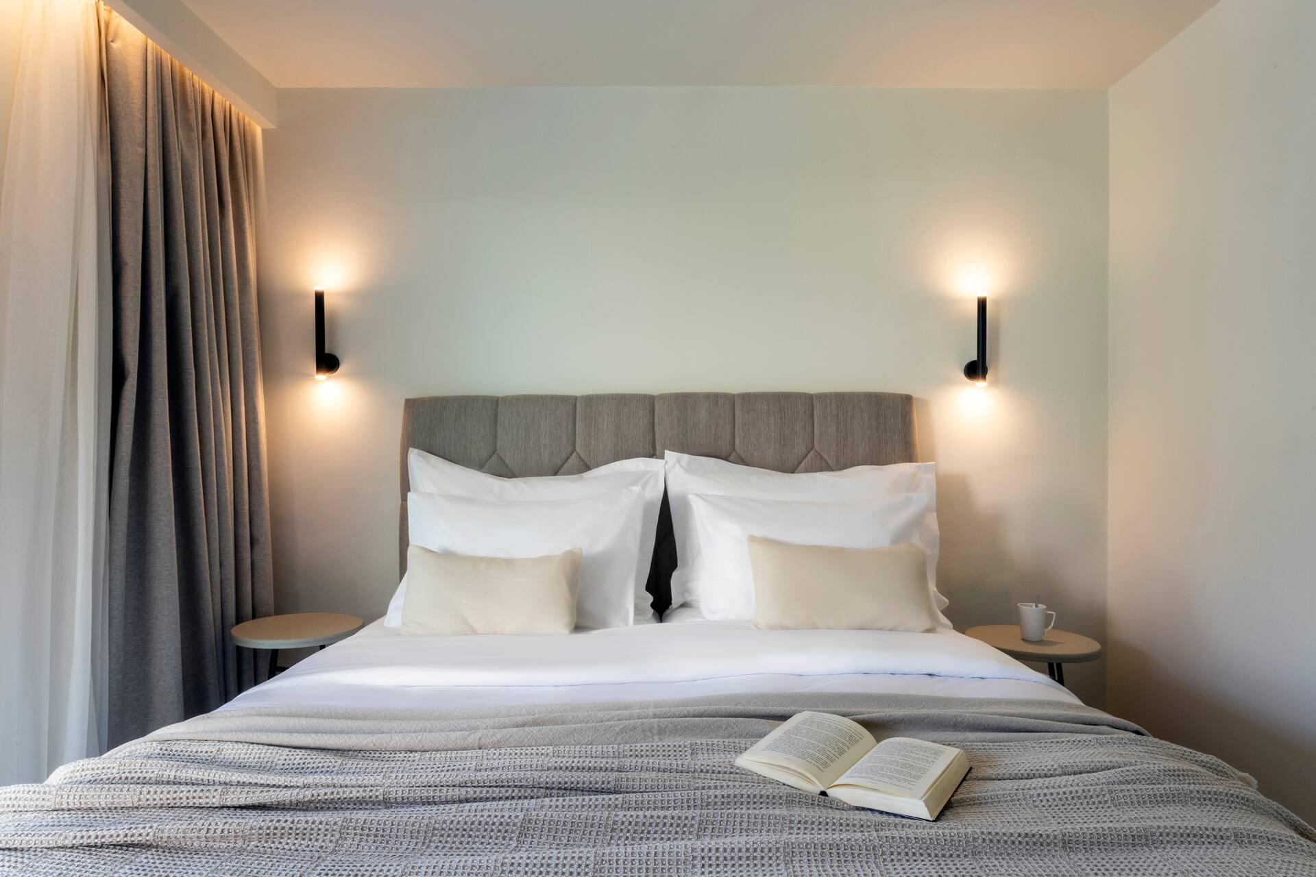 <p>Perhehuone, yksi makuuhuone, uima-allasnäköala</p>