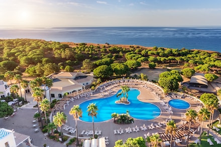 AP Adriana Beach Resort, Falesia