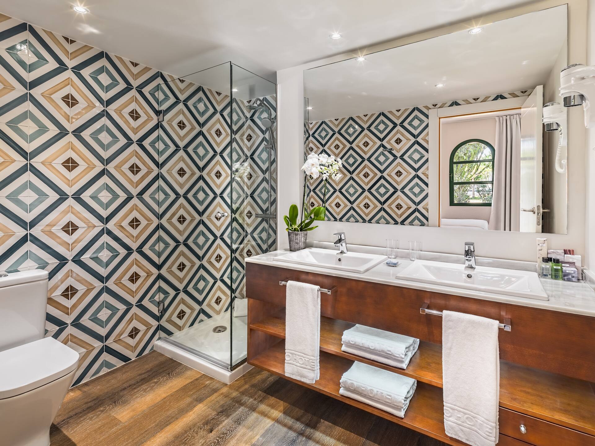 <p>Juniorsviitti</p>