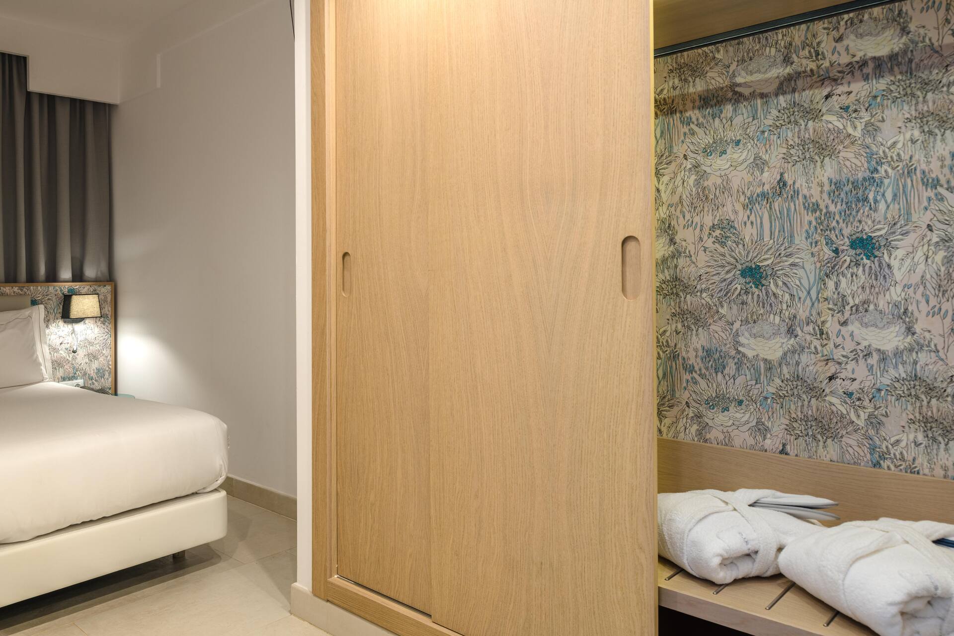 <p>Sviitti, yksi makuuhuone, merinäköala</p>