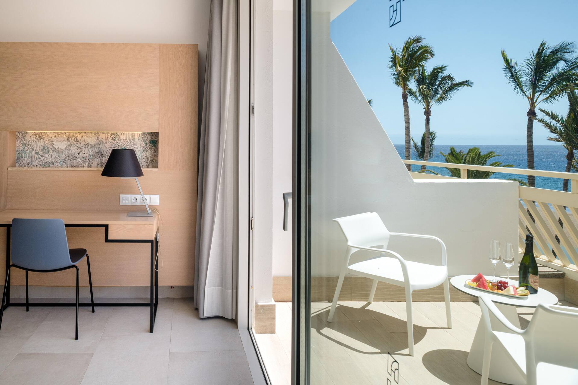 <p>Sviitti, yksi makuuhuone, merinäköala</p>