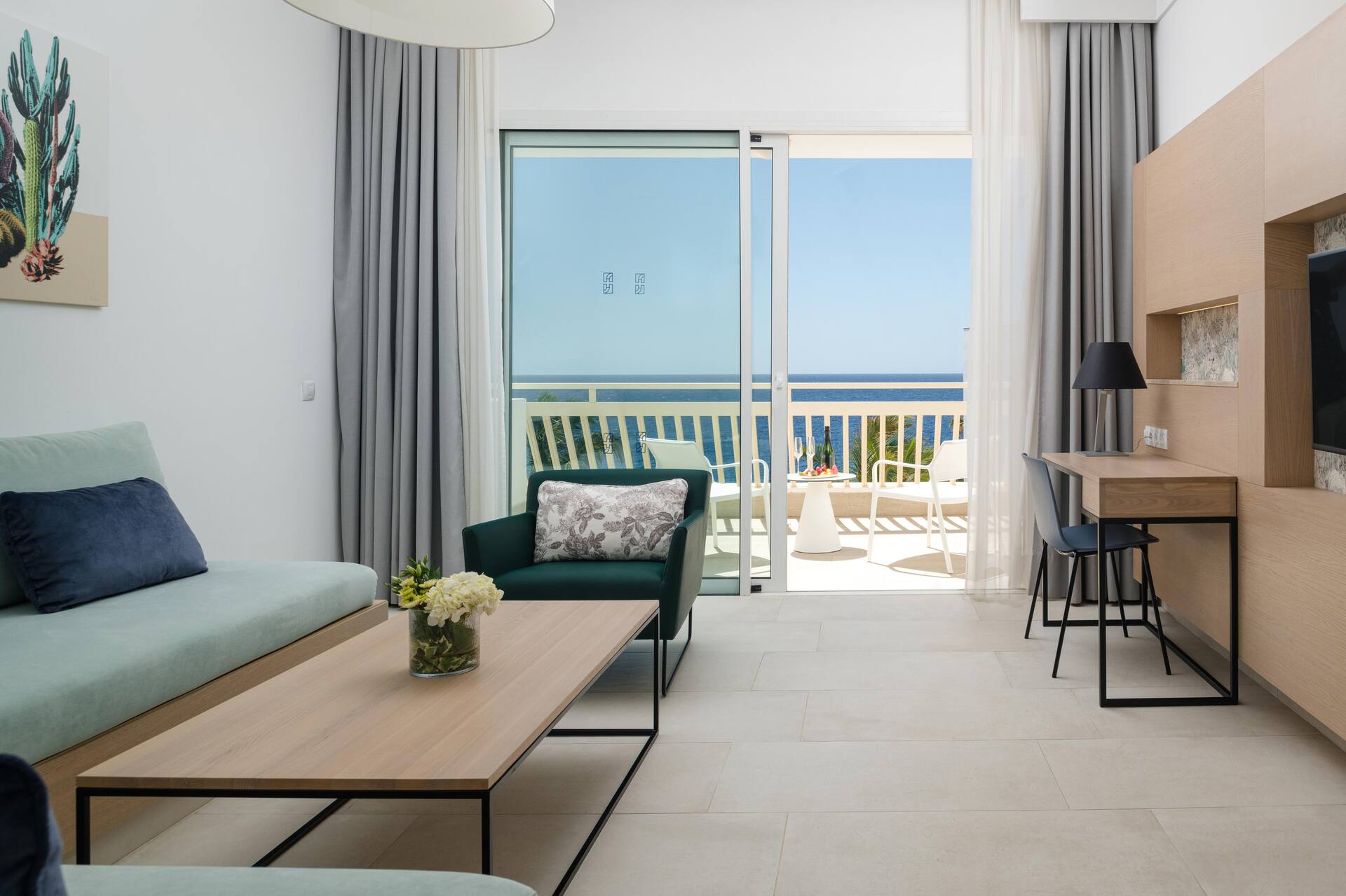 <p>Sviitti, yksi makuuhuone, merinäköala</p>