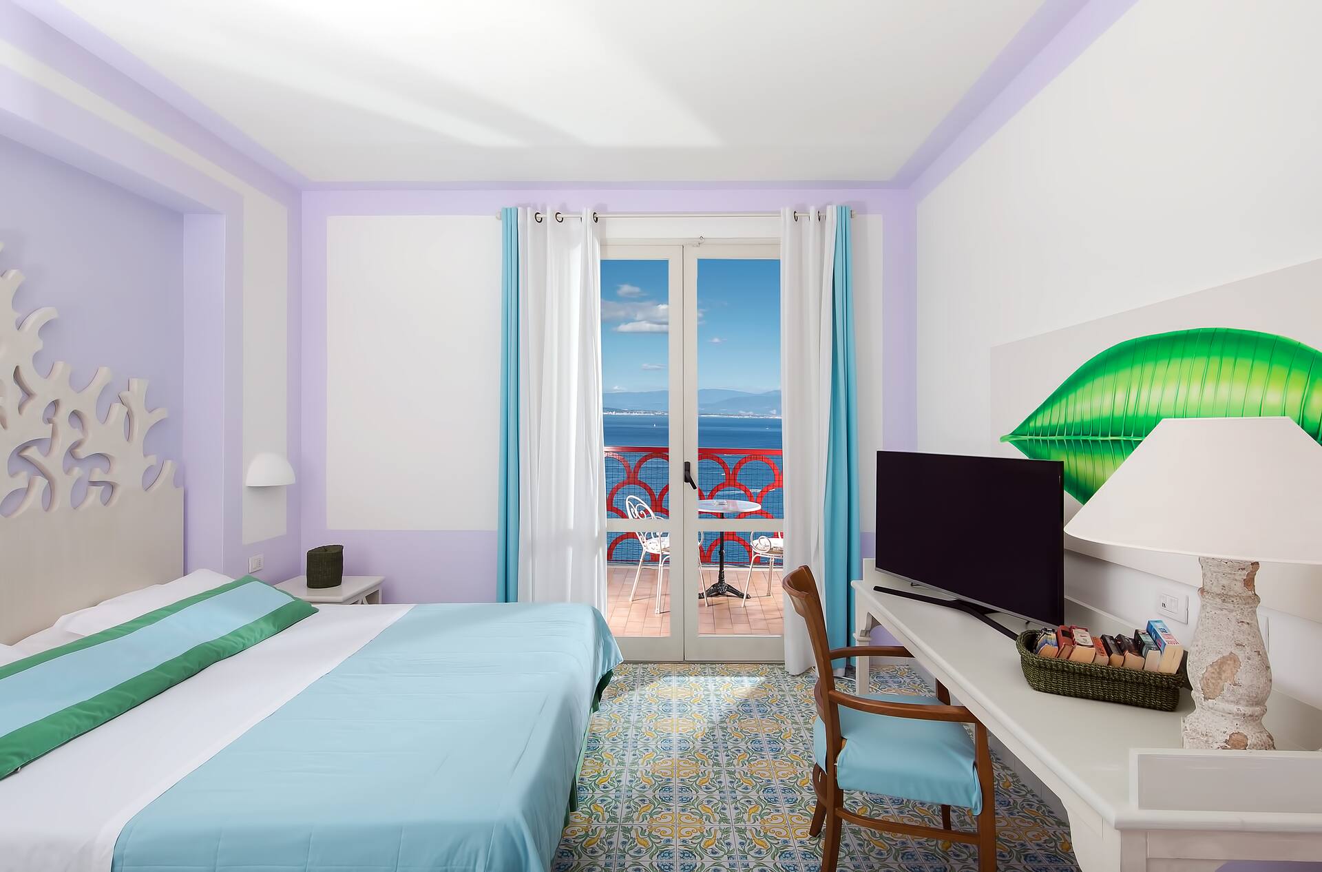 <p>Kahden hengen huone päärakennuksessa</p>