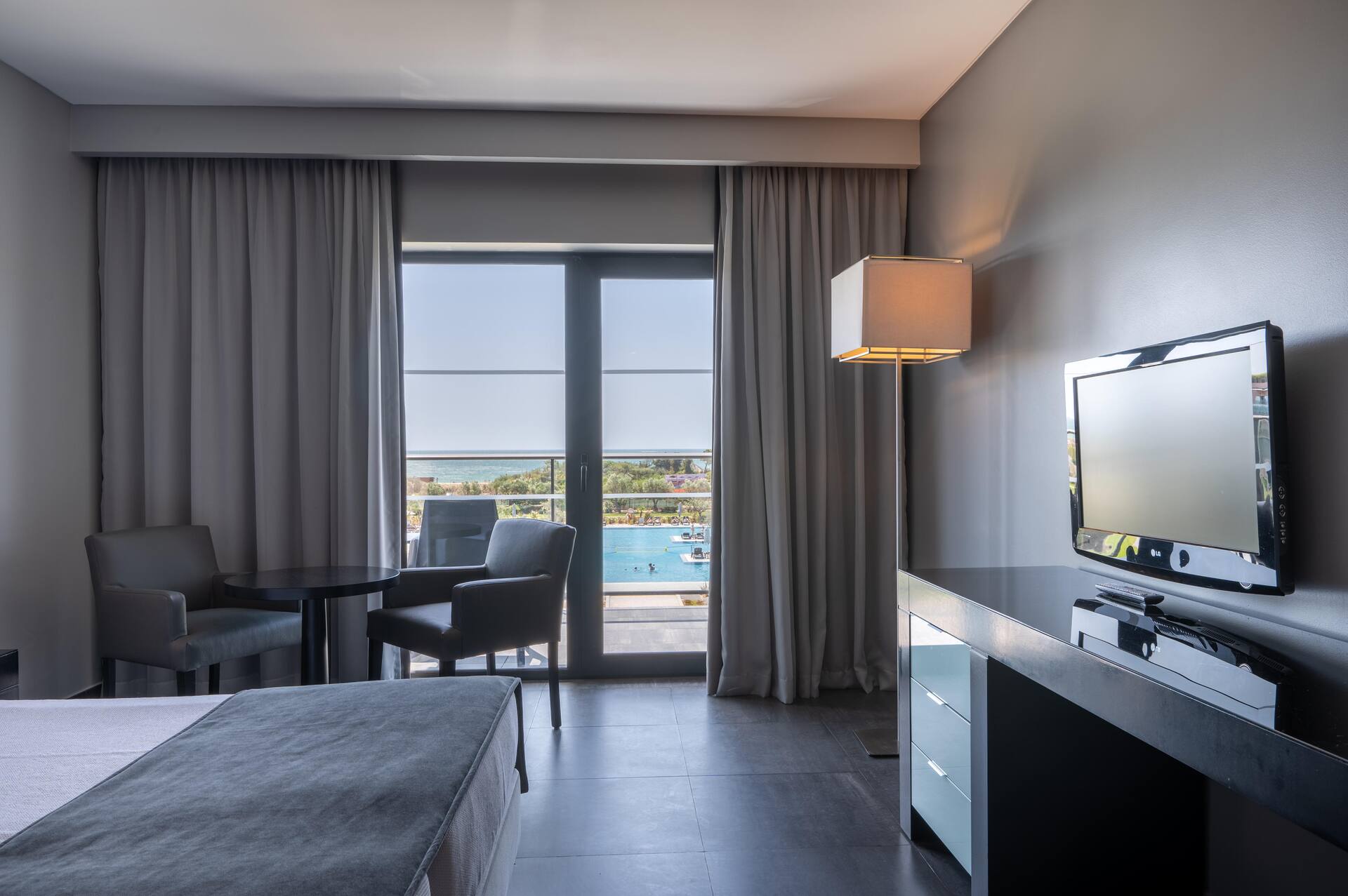 <p>Standard-huone, osittainen merinäköala</p>