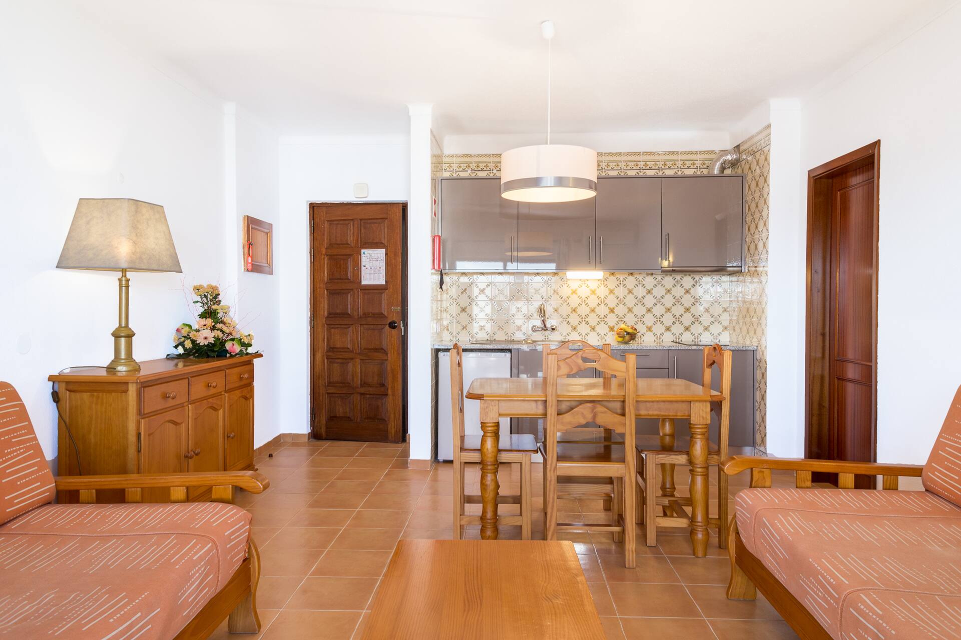 <p>kaksio neljälle</p>