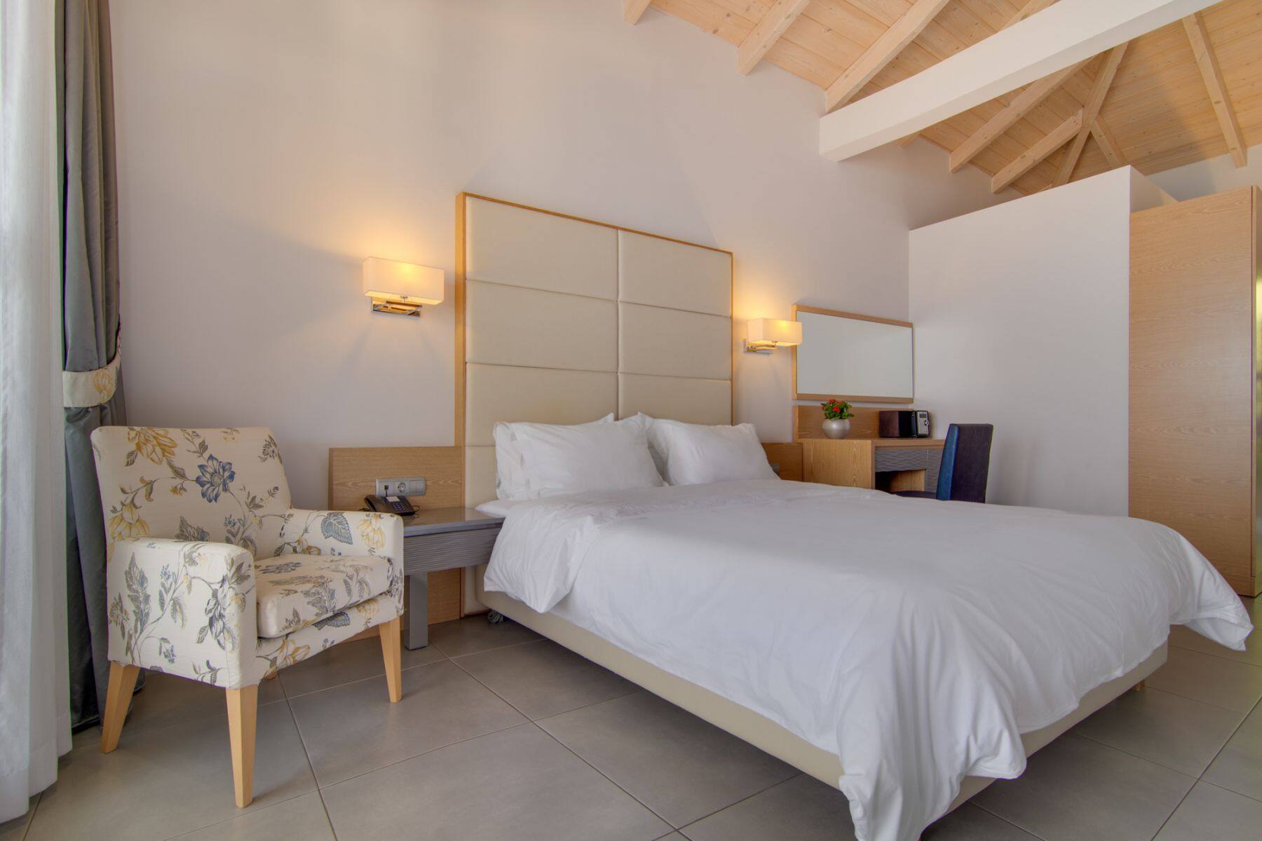 <p>Superior-huone</p>