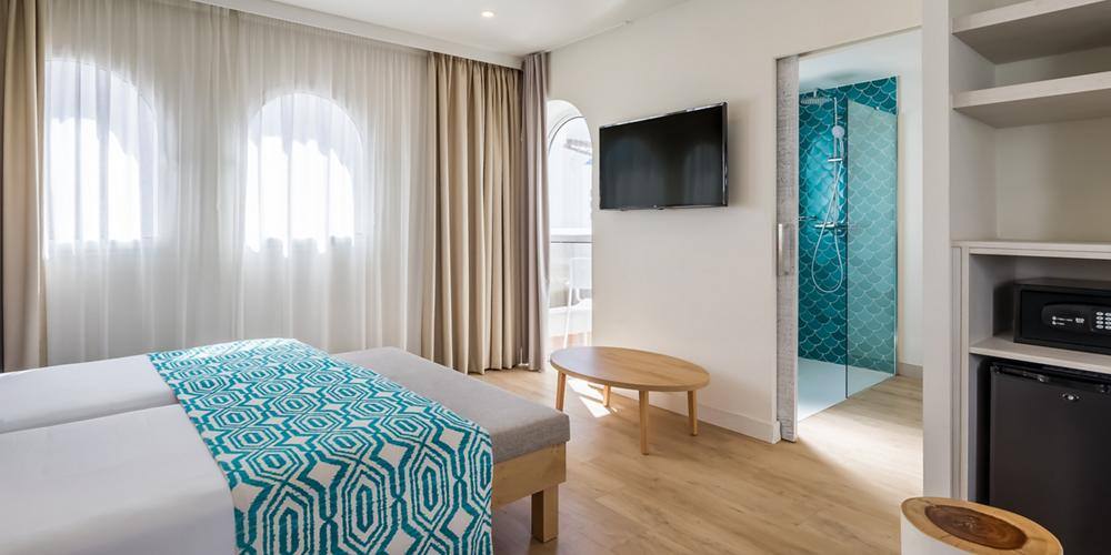 <p>Superior-huone</p>