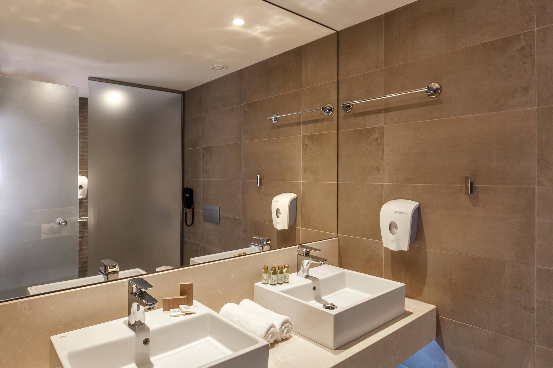 <p>Superior-perhehuone, merinäköala</p>